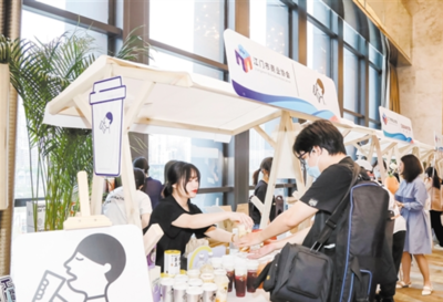 2021江門市商業發展大會舉行:推動商貿行業交流合作 全面促進消費升級